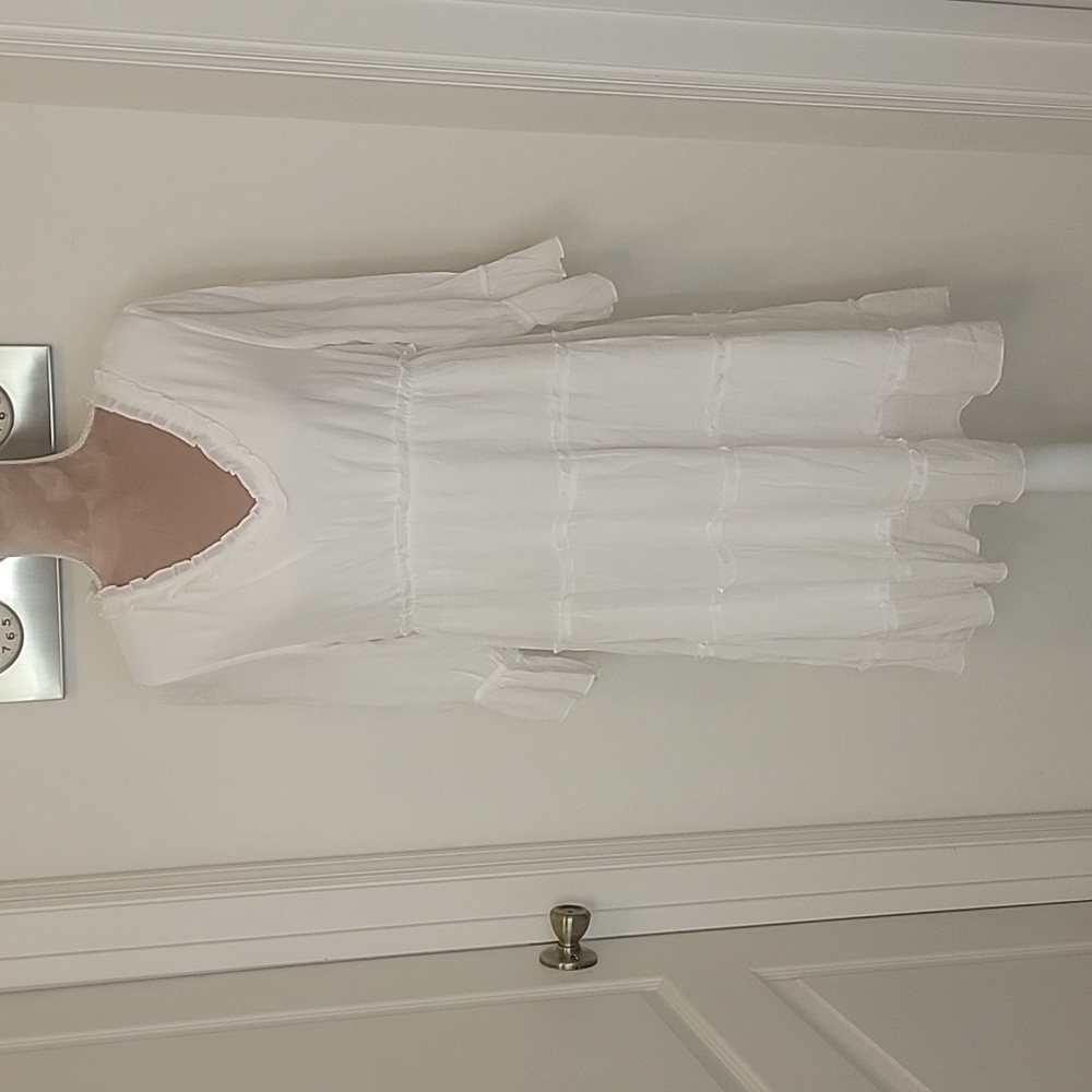J Gee Size L. White Gauzy Romantic Tiered Skirt Flowy Dress, V-Neck.  Like New.